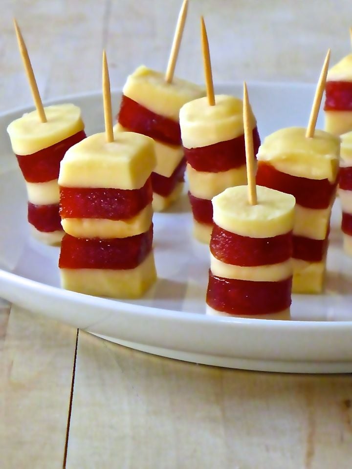 Brazilian snacks, Brazilian desserts, Brazil desserts, snacks and desserts in Brazil, traditional Brazilian snacks and desserts, Brazil cuisine, Brazil snacks, romeu e julieta 