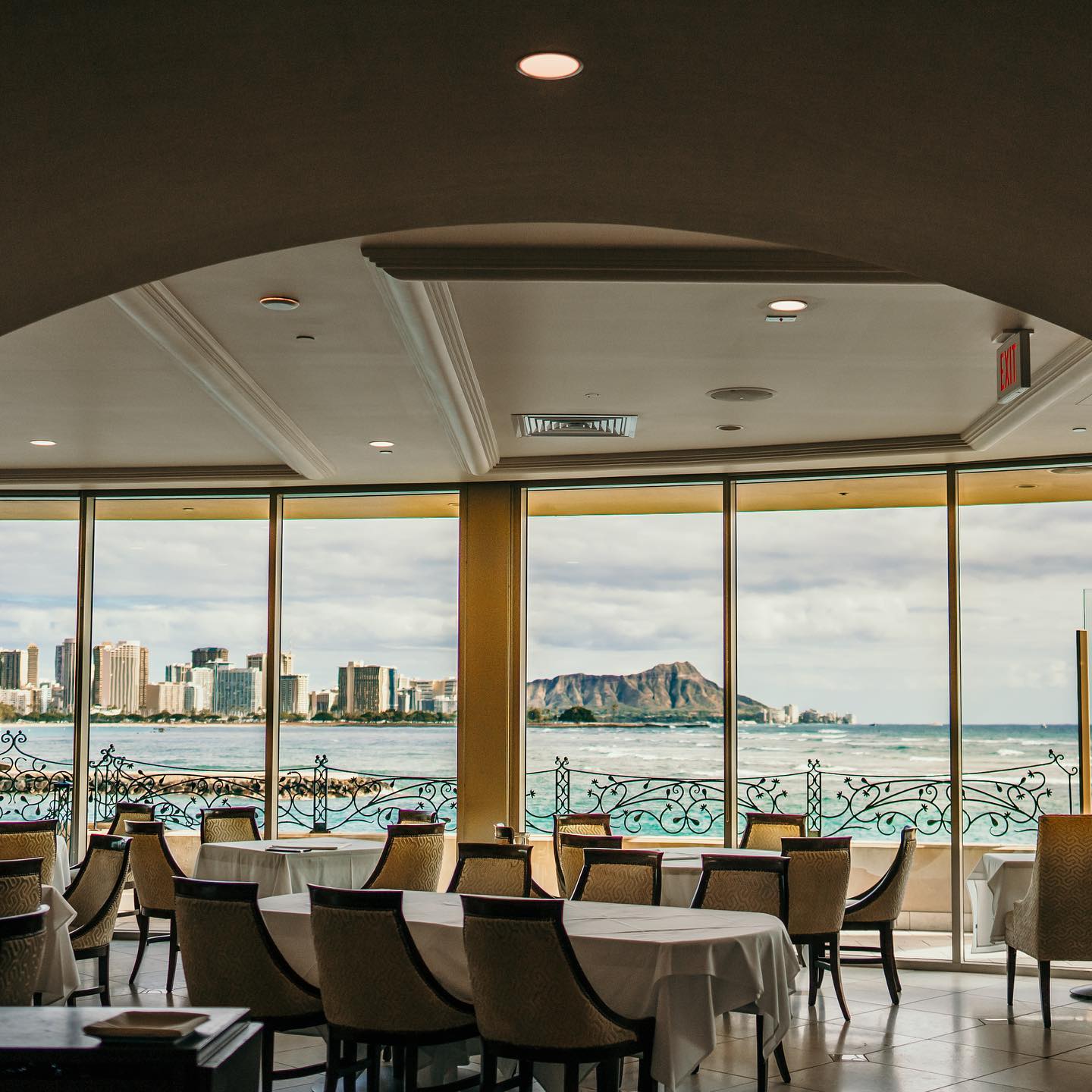 restaurants in honolulu, best restaurants in honolulu, restaurants in honolulu hawaii, honolulu restaurants, honolulu food, where to eat in honolulu, 53 by the sea