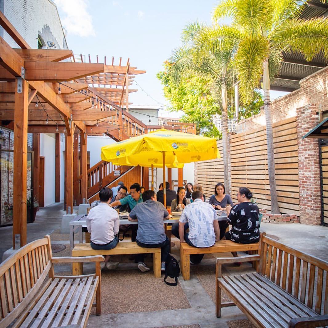 restaurants in honolulu, best restaurants in honolulu, restaurants in honolulu hawaii, honolulu restaurants, honolulu food, where to eat in honolulu, encore saloon