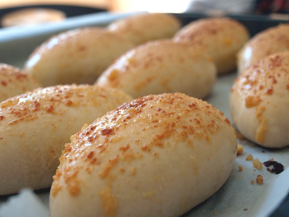 Ukraine Food, Ukraine cuisine, Traditional Ukraine Food, food in Ukraine, Ukraine dishes, Ukrainian food, Ukrainian dishes, Ukrainian cuisine, garlic pampushki