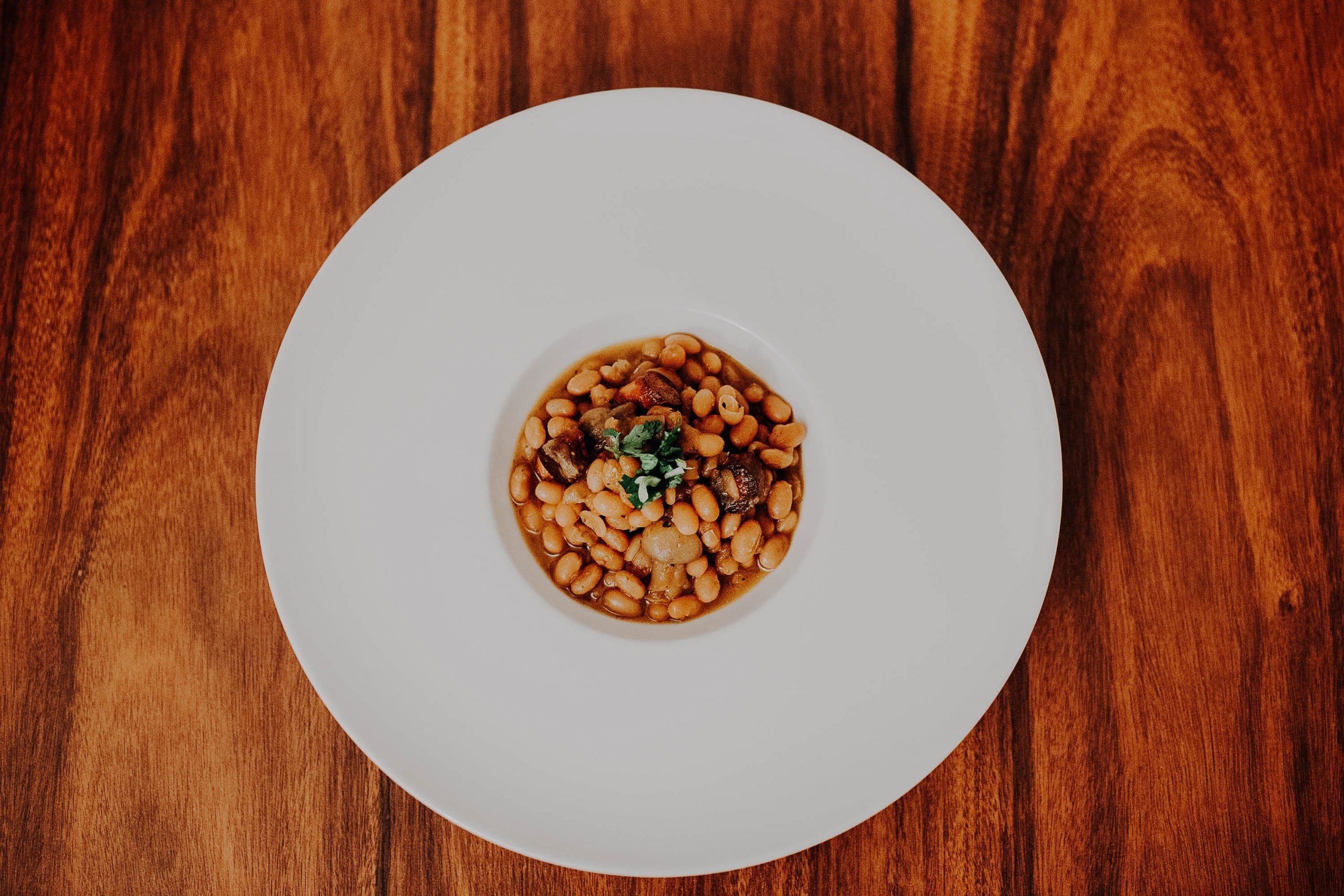 Canadian Vegan Maple Baked beans - Canadian dish to try ,vegetarian food in Canada, vegan food in Canada, Canadian vegetarian dishes, vegan in Canada, vegetarian in Canada

