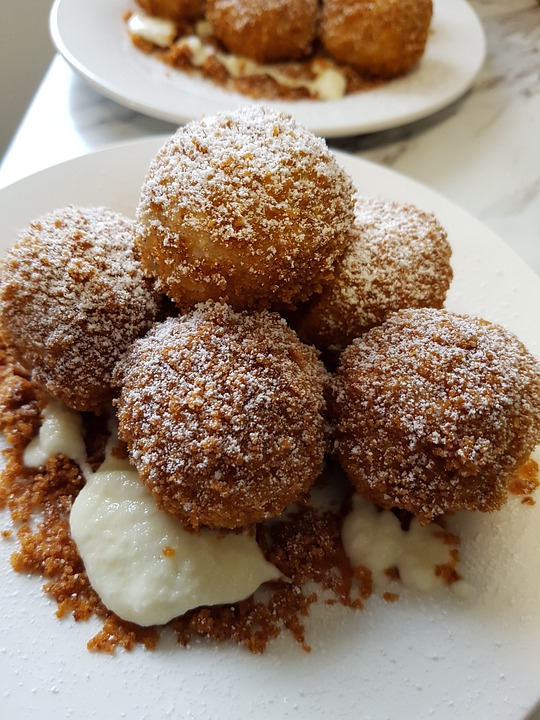 Hungarian Food, Traditional Hungarian Food, Hungary Food, Hungarian cuisine, traditional food in Hungary, Hungary cuisine, Hungarian dishes, Hungary dishes, Túrógombóc