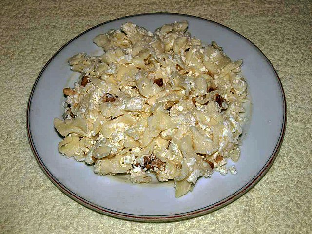 Hungarian Food, Traditional Hungarian Food, Hungary Food, Hungarian cuisine, traditional food in Hungary, Hungary cuisine, Hungarian dishes, Hungary dishes, Túrós Csusza 