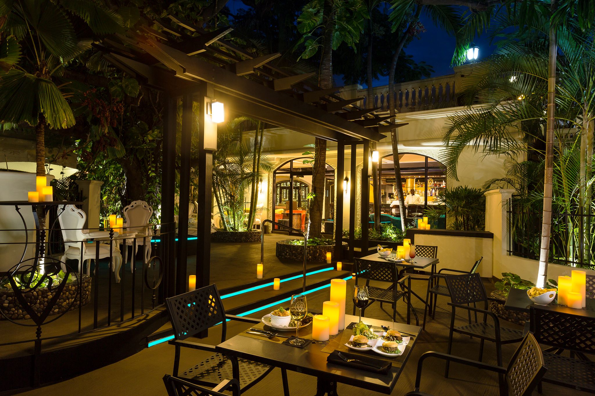 Restaurants in kingston jamaica, best restaurants in kingston jamaica, where to eat in kingston jamaica, restaurants kingston jamaica, kingston jamaica food, best kingston jamaica restaurants, regency bar & lounge