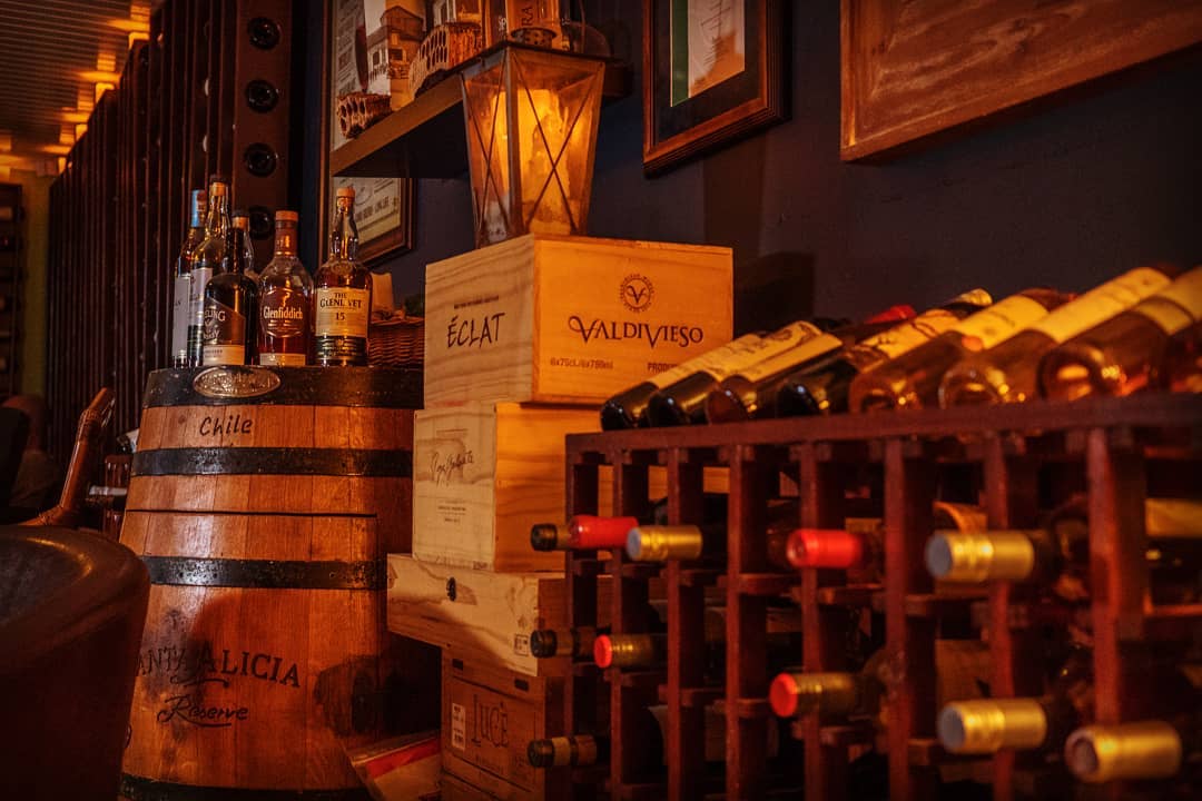 restaurants in Oranjestad aruba, restaurants in aruba, best restaurants in aruba, Oranjestad food, where to eat in aruba, Aruba restaurants, the wine room