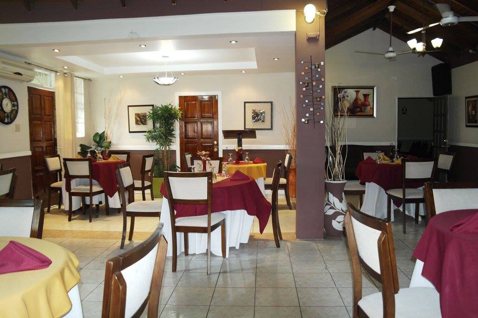 Restaurants in kingston jamaica, best restaurants in kingston jamaica, where to eat in kingston jamaica, restaurants kingston jamaica, kingston jamaica food, best kingston jamaica restaurants, Tree Bark Restaurant and Bar