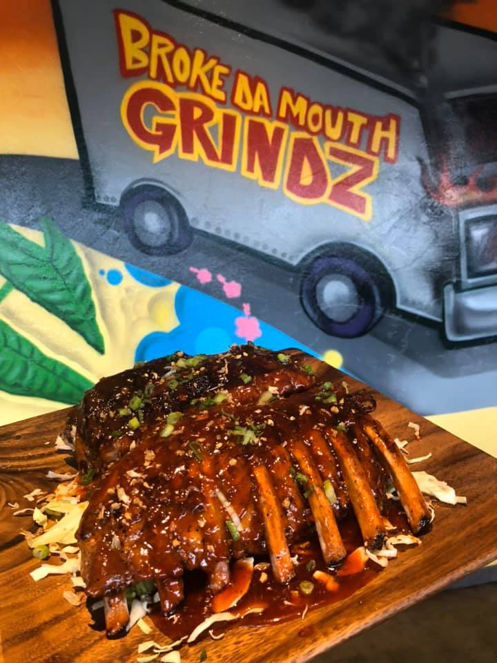 Kailua-Kona Food - 15 Best Restaurants In Kailua And Where To Eat 7 Broke Da Mouth Grindz, Kailua-Kona restaurants, restaurants in Kailua-Kona, plant based restaurants in Kailua-Kona, vegetarian restaurants in Kailua-Kona, vegan restaurants in Kailua-Kona, Kailua-Kona food, where to eat in Kailua-Kona, vegan in Kailua-Kona, vegetarian in Kailua-Kona