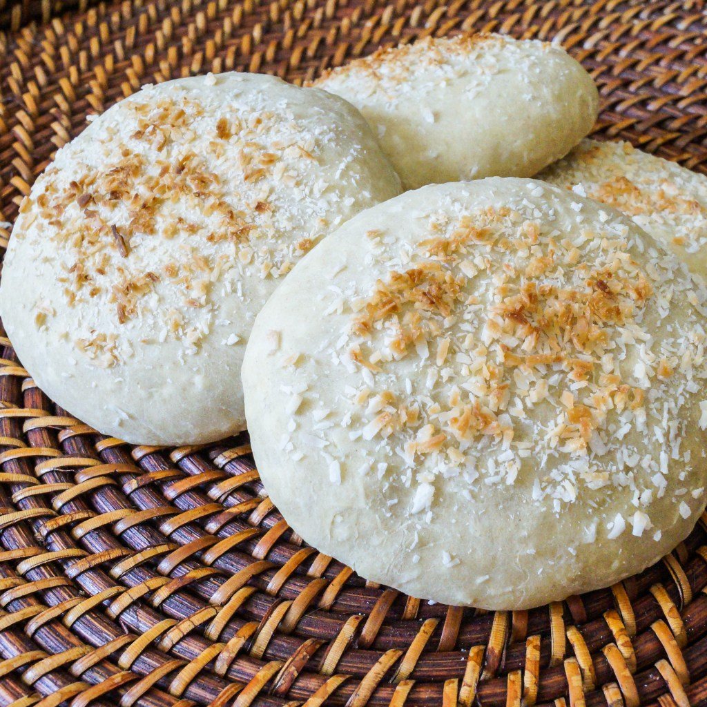 Dominican coconut bread, dominican pan de coco, dominican republic breakfast, breakfast in dominican republic 