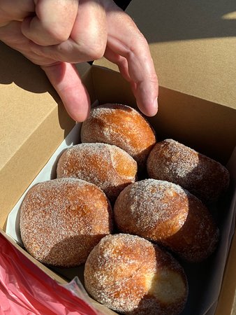 Leonard's Bakery,  Kahala restaurants, restaurants in Kahala, plant based restaurants in Kahala, vegetarian restaurants in Kahala, vegan restaurants in Kahala, Kahala food, where to eat in Kahala, vegan in Kahala, vegetarian in Kahala