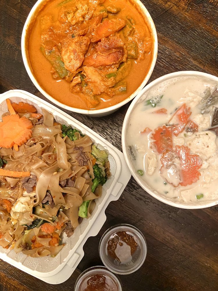 Sombat's Fresh Thai Cuisine, Hilo restaurants, restaurants in Hilo, plant based restaurants in Hilo, vegetarian restaurants in Hilo, vegan restaurants in Hilo, Hilo food, where to eat in Hilo, vegan in Hilo, vegetarian in Hilo