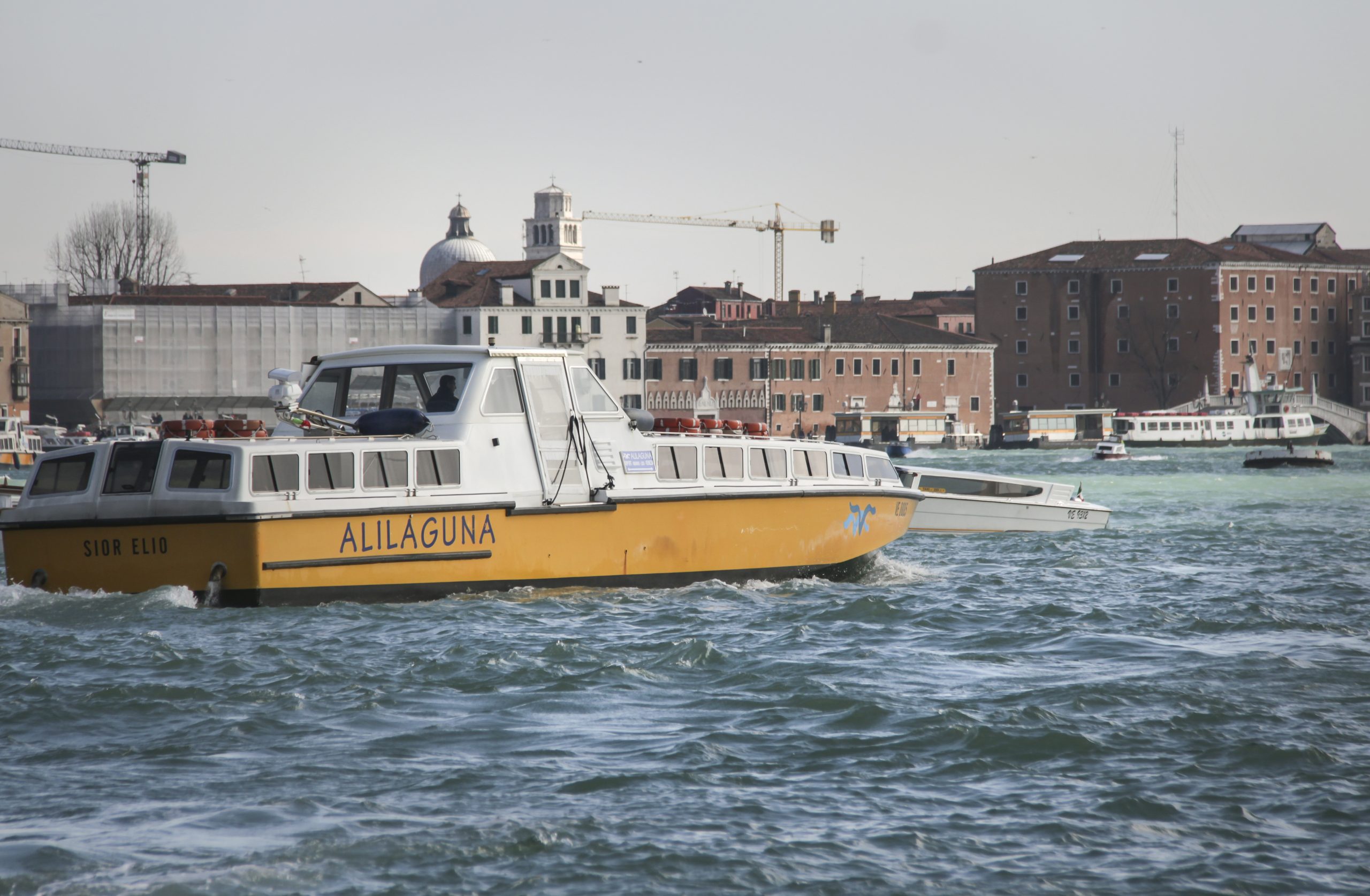 How To Get From Venice Airport To City Center - All Possible Ways, cheapest way from Venice airport to Downtown, cheapest way from Venice airport to city, Venice airport to city center, Venice airport to Venice, Venice Bus Airport, bus from Venice airport to city center, Ferry Venice airport to city center, taxi Venice airport to city center, Uber Venice airport to city, Alilaguna water bus Venice airport to Piazza San Marco