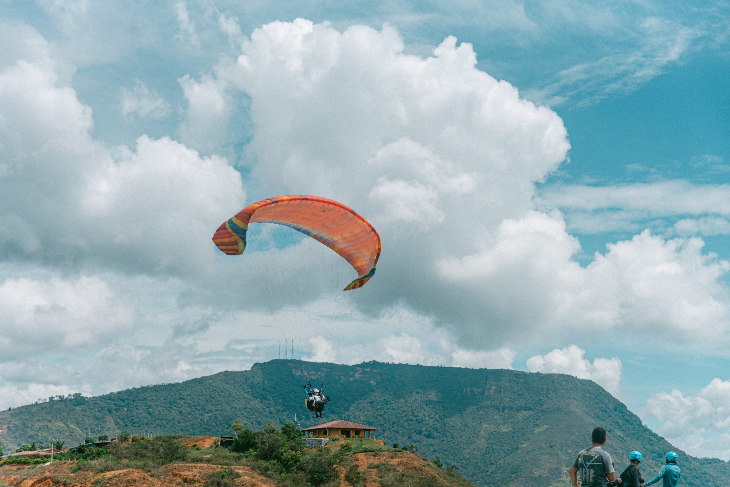 Paragliding in San Gil, booking activities to din San Gil, things to do in san gil colombia, what to do in san gil, san gil colombia, adventure in san gil, prices activities in san gil, Macondo Hostel, Macondo Hostel in San Gil, where to stay in San Gil, San Gil hostel, 