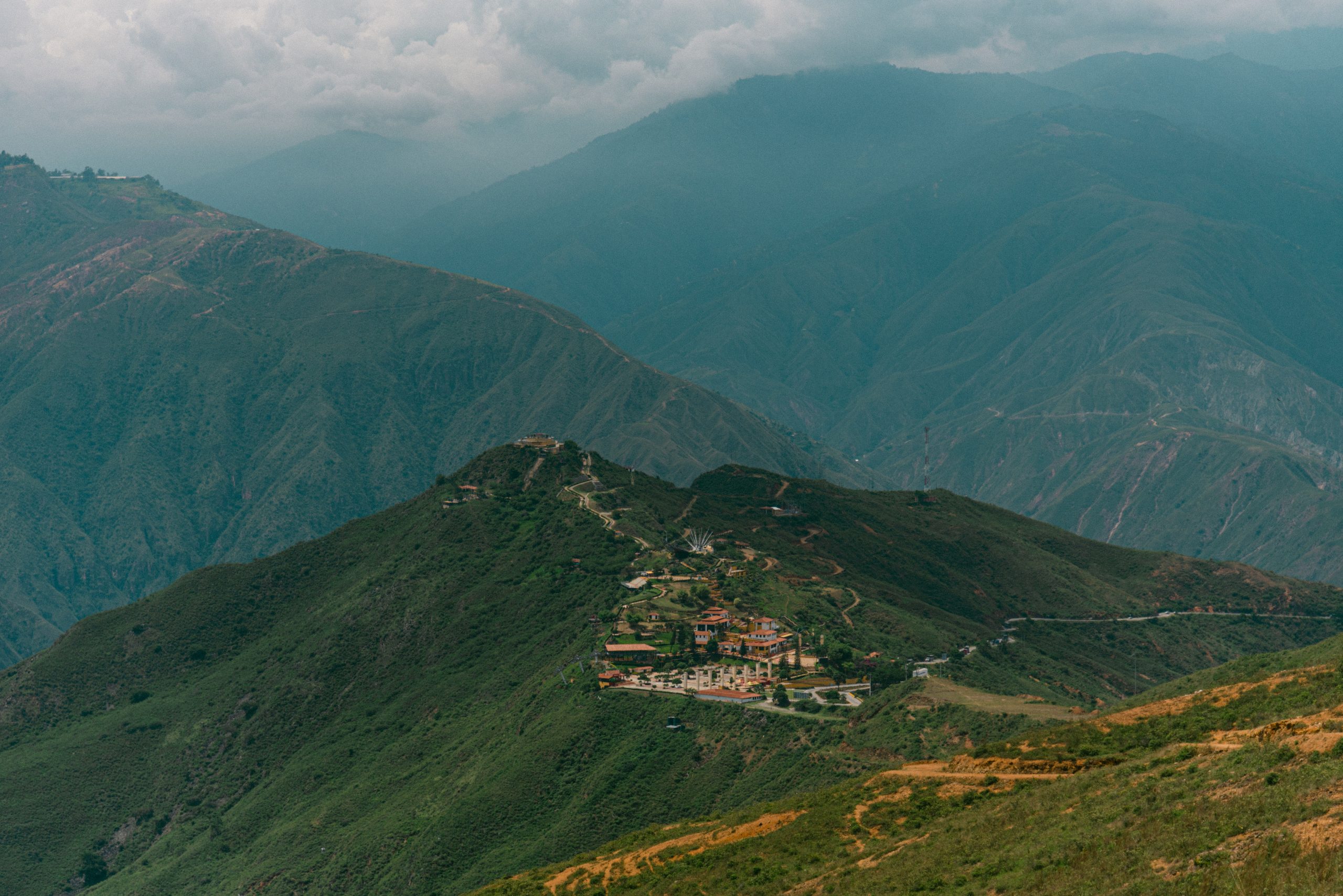 Paragliding in San Gil, booking activities to din San Gil, things to do in san gil colombia, what to do in san gil, san gil colombia, adventure in san gil, prices activities in san gil, Macondo Hostel, Macondo Hostel in San Gil, where to stay in San Gil, San Gil hostel, 
