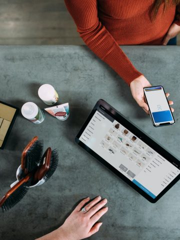 Wise vs Payoneer: Best Global Payment Service for Digital Nomads and Remote Workers