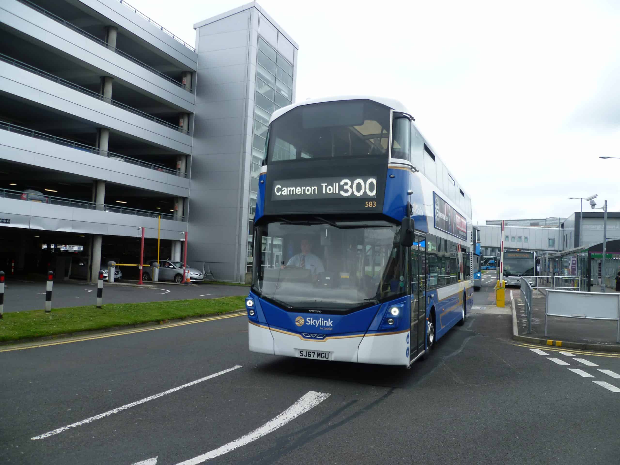 Edinburgh Airport Bus, Edinburgh Airport to city center, Edinburgh Airport to city, How To Get From Edinburgh Airport To City Center, cheapest way from Edinburgh airport to city center, edinburg airport to edinburgh, Bus Skylink 300