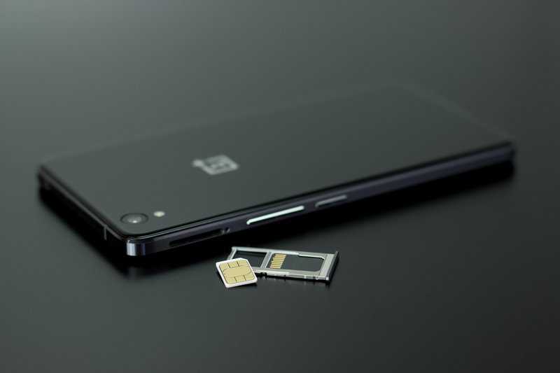 Sim Card vs eSIM - What are their differences and advantages of each 2, Sim Card vs eSIM: Differences, Sim Card vs eSIM Pros and cons, esim vs sim card