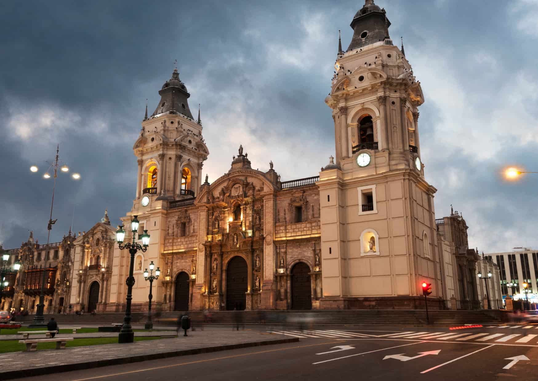 Basílica y Convento de San Francisco de Lima - Lima vs Cusco