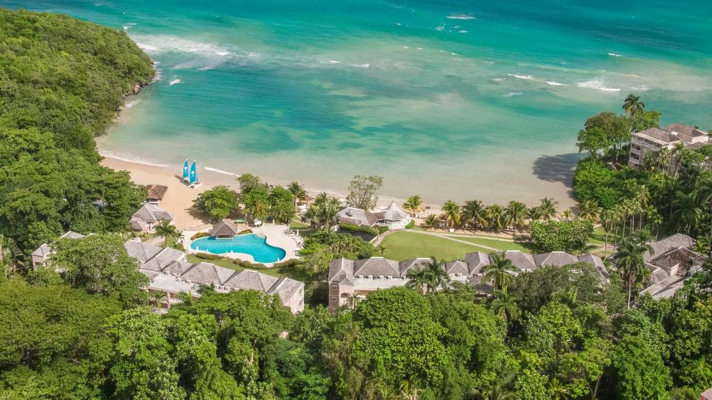 Ocho Rios vs Montego Bay - Best 5 Reasons to Choosing Your Next Jamaican Holiday Spot