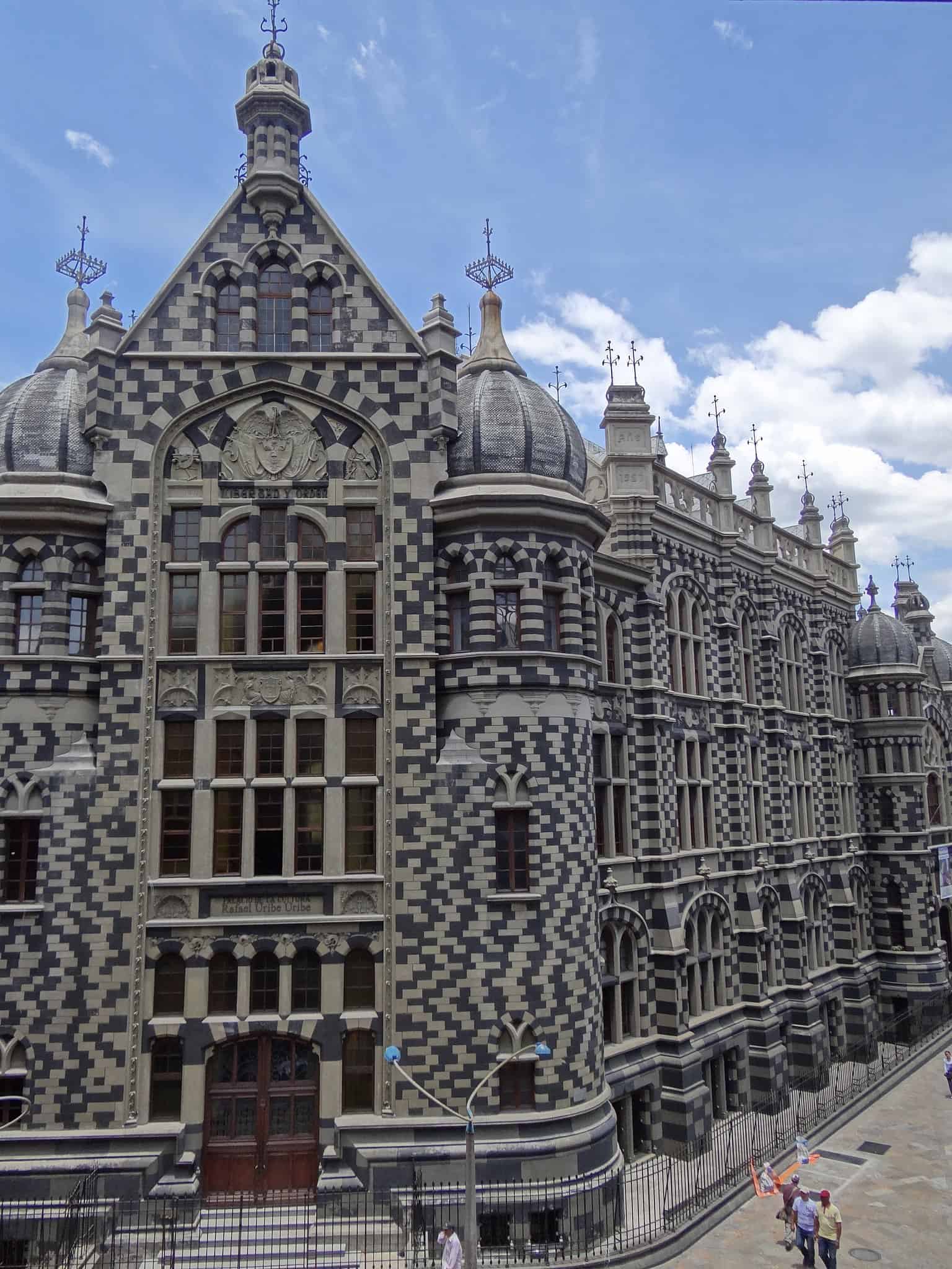 Palace of Culture Rafael Uribe Uribe - Medellin vs Bogota, Bogota vs Medellin 