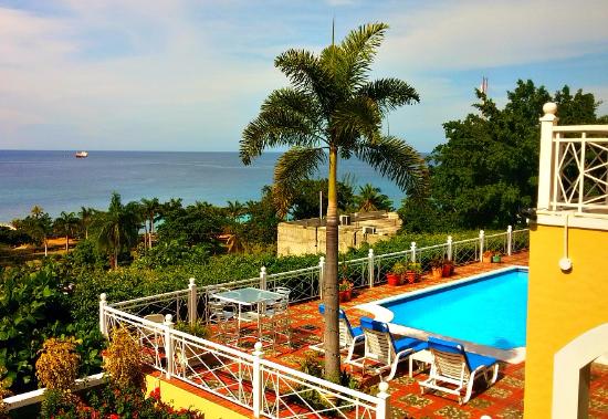 Ocho Rios vs Montego Bay - Best 5 Reasons to Choosing Your Next Jamaican Holiday Spot