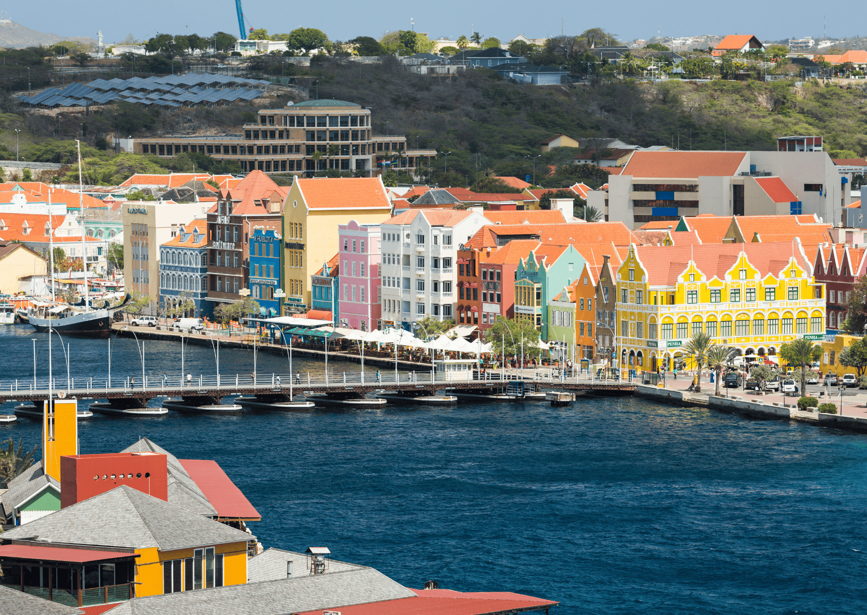 Queen Emma Bridge in Curacao - Aruba vs Curacao