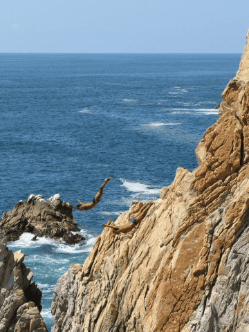 La-Quebrada-in-Acapulco-for-Cliff-Diving-Cancun-vs-Acapulco - Cancun vs Acapulco, Acapulco vs Cancun