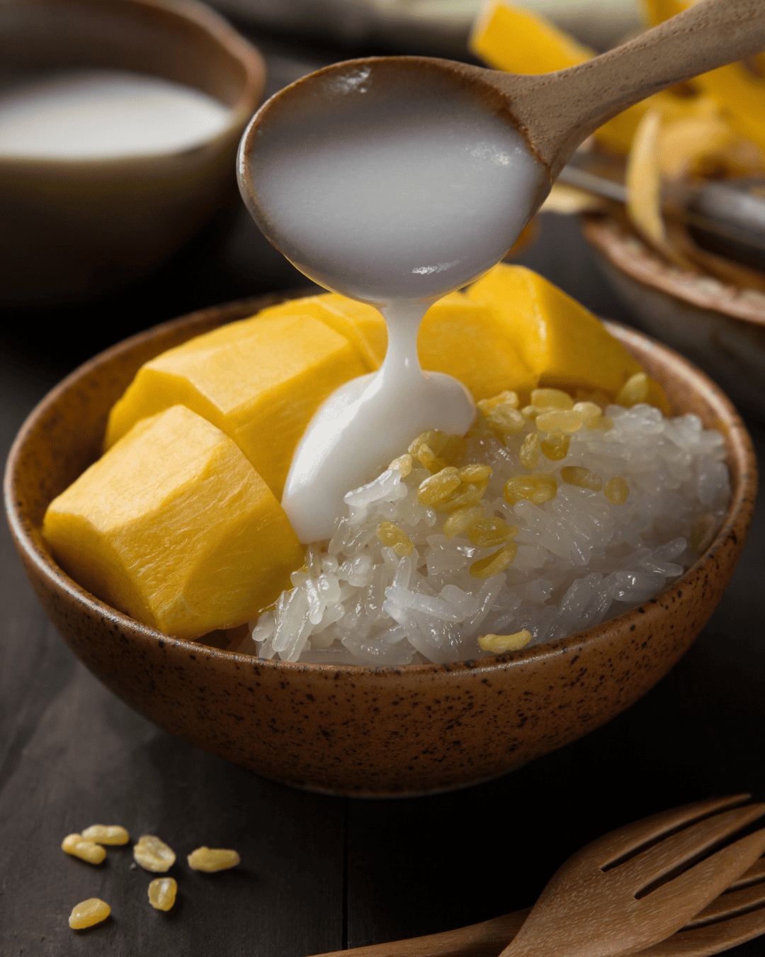 Khao Neow Sangkaya, Mango Sticky Rice, typical thai breakfast, Breakfast in Thailand, Thai breakfast food, traditional Thai breakfast food, Thai breakfast foods