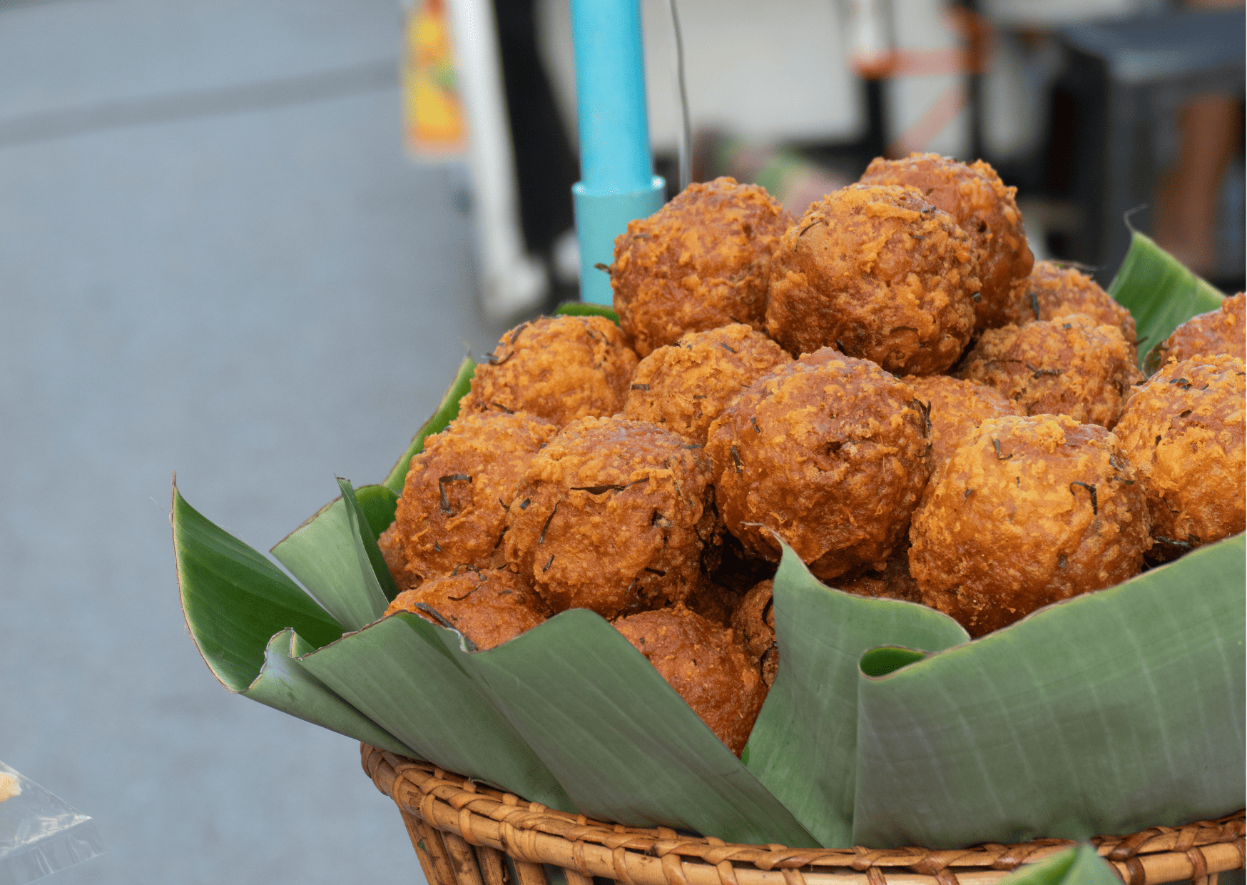 Nam Khao Tod, typical thai breakfast, Breakfast in Thailand, Thai breakfast food, traditional Thai breakfast food, Thai breakfast foods, 