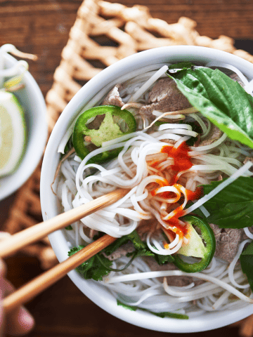 5 Most Popular Vietnamese Dishes (Recipe Guide) Tips And Calories, Vietnamese Breakfast Foods - 10 of the Best Traditional Breakfast in Vietnam (Plus 5 more!)