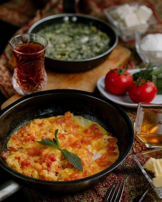 Pomidor-Yumurta, Azerbaijan Breakfast, Azeri Breakfast, Breakfast in Azerbaijan, Traditional breakfast in Azerbaijan