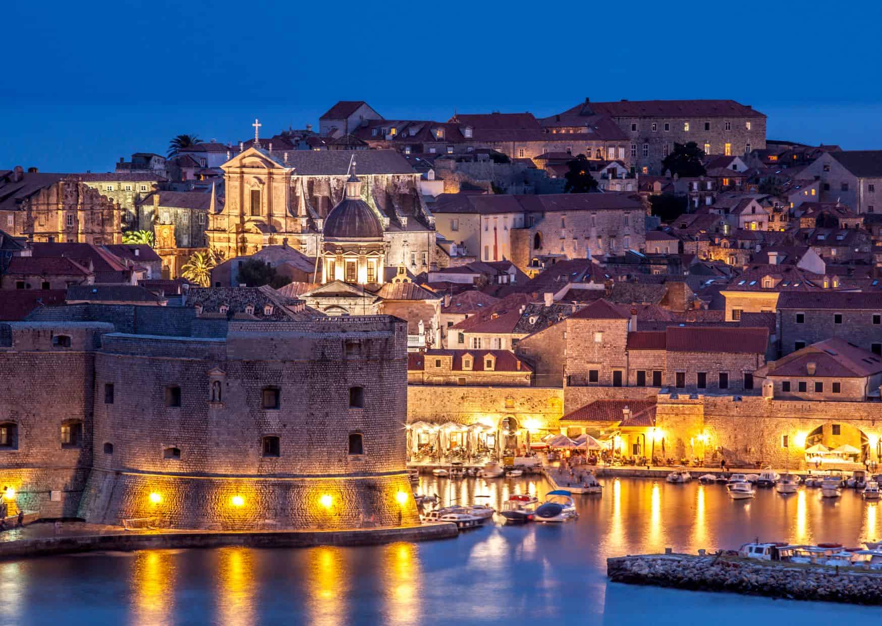 10 Common Mistakes To Avoid In Dubrovnik And How To Avoid Them, How To Get From Sibenik to Dubrovnik Airport Best Way, Sibenik to Dubrovnik Airport, cheapest way from Sibenik to Dubrovnik Airport, bus from Sibenik to Dubrovnik Airport, taxi from Sibenik to Dubrovnik Airport, private transfer from Sibenik to Dubrovnik Airport, by plane from Sibenik to Dubrovnik, ferry from Sibenik to Dubrovnik,