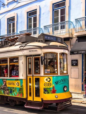 How To Get From Lisbon to Lisbon Airport Best Way, shuttle bus from Lisbon to Lisbon Airport, bus from Lisbon to Lisbon Airport, cheapest way from Lisbon to Lisbon Airport, Lisbon to Lisbon Airport, by train Lisbon to Lisbon Airport, taxi from Lisbon to Lisbon Airport, uber from Lisbon to Lisbon Airport, private transfer from Lisbon to Lisbon Airport