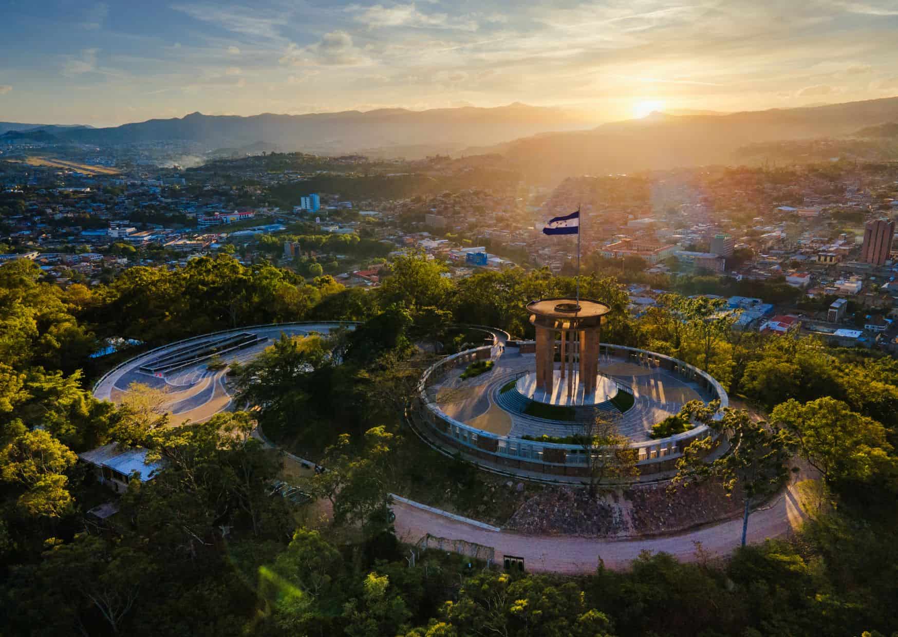 How To Get From San Salvador to Tegucigalpa Best Way, San Salvador to Tegucigalpa, cheapest way from San Salvador to Tegucigalpa, best way from San Salvador to Tegucigalpa, San Salvador to Tegucigalpa by bus, bus from San Salvador to Tegucigalpa, taxi from San Salvador to Tegucigalpa, private transfer from San Salvador to Tegucigalpa, Shared Van from San Salvador to Tegucigalpa, rent a car at San Salvador, Transporte del Sol bus from San Salvador to Tegucigalpa, public buses from San Salvador to Tegucigalpa