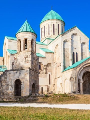 How to get from Kutaisi Airport to city center Best Way, cheapest way from Kutaisi Airport to city center, best way from Kutaisi Airport to city center, bus from Kutaisi Airport to city center, Kutaisi Airport to downtown, taxi fare from Kutaisi Airport to city center, private transfer from Kutaisi Airport to city center