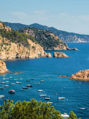 How To Get From Girona Airport To Tossa de Mar Best Way, cheapest way from Girona Airport to Tossa de Mar, Girona Airport to Tossa de Mar, shuttle bus from Girona Airport to Tossa de Mar, taxi from Girona Airport to Tossa de Mar, Uber from Girona Airport to Tossa de Mar, Girona Airport to Tossa de Mar by bus, bus fare Girona Airport to Tossa de Mar, best way from Girona Airport to Tossa de Mar