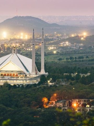 How To Get From Islamabad Airport To City Center Best Way, cheapest way from Islamabad airport to Downtown, cheapest way from Islamabad airport to city, Islamabad airport to city center, Islamabad Bus Airport, bus from Islamabad airport to city center, taxi from Islamabad airport to city center, Uber from Islamabad airport to city, train from Islamabad airport to city center, metro from Islamabad airport to city center,