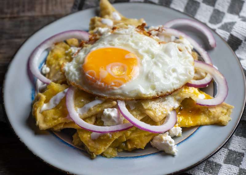 Why Chilaquiles Might Be Mexico’s Most Underrated National Dish (And How to Make Them Perfectly at Home) 4 How to Make Chilaquiles – An Authentic Chilaquiles (Recipe Guide)