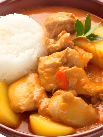 Forget About Pad Thai in Thailand: Try These Delicious Thai Dishes Instead, How to Make Massaman Curry – An Authentic Massaman Curry (Recipe Guide)