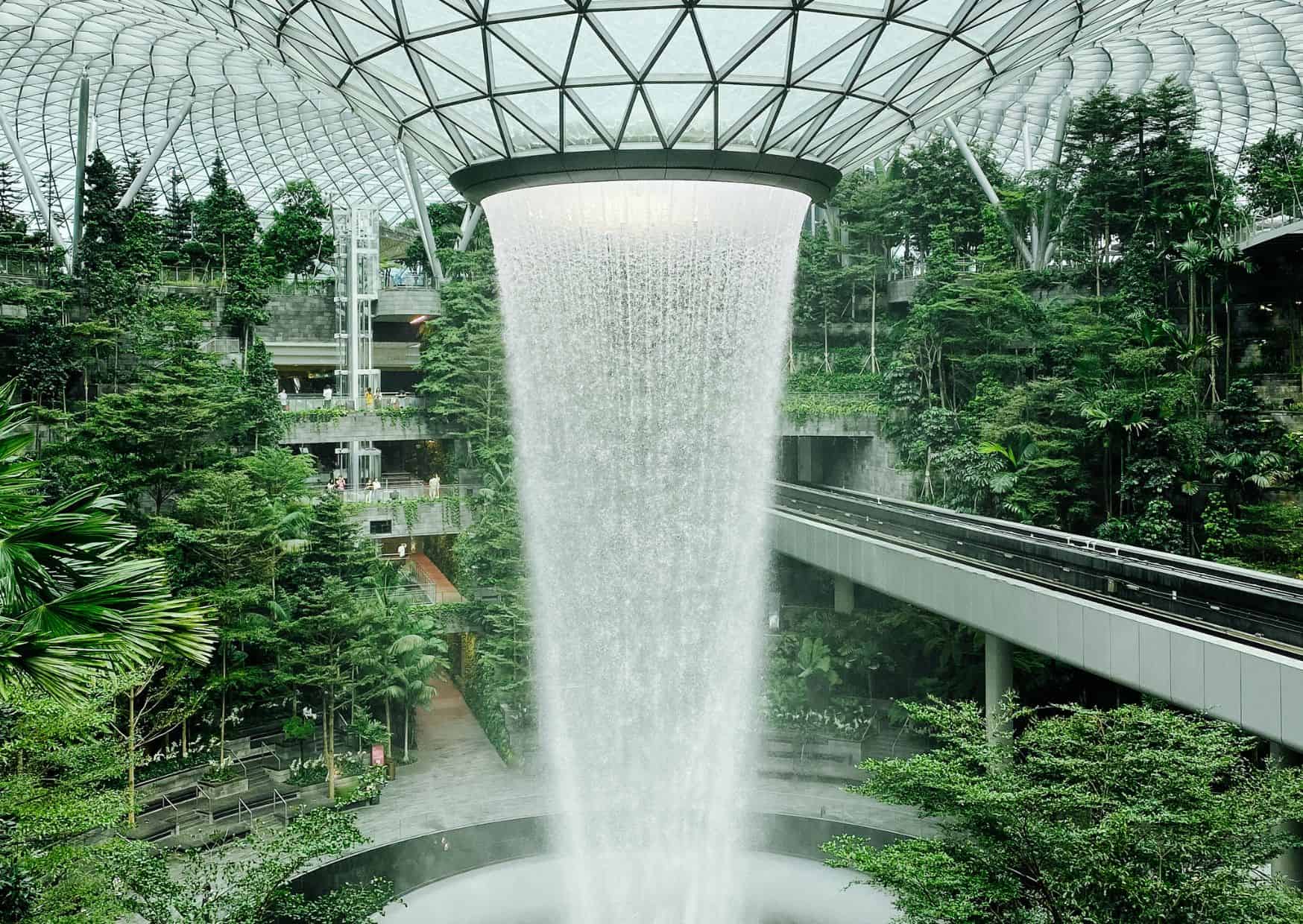 6 Reasons to Stay in an Airport Hotel And Mistakes To Avoid