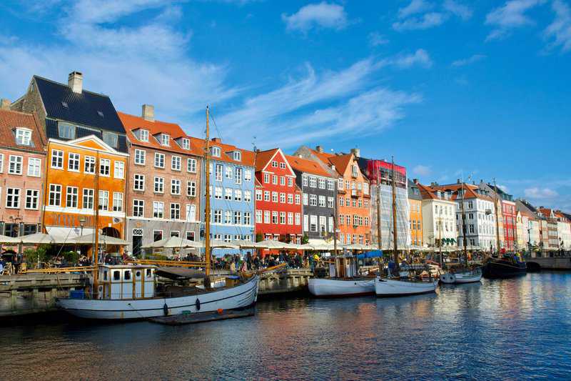 The beautiful harbor of Copenhagen, Denmark shot by Massimiliano Morosinotto via Unsplash | 48 hours in Copenhagen