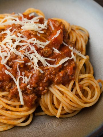 How to Make Spaghetti Bolognese - An Authentic Spaghetti Bolognese (Recipe Guide)