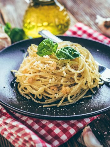 Cheap Meals that Takes So Delicious (Recipe Guide), How to Make Aglio e Olio - Authentic Aglio e Olio (Recipe Guide) Tips And Calories, 5 Budget Meals To Cook (Recipe Guide) Tips And Calories