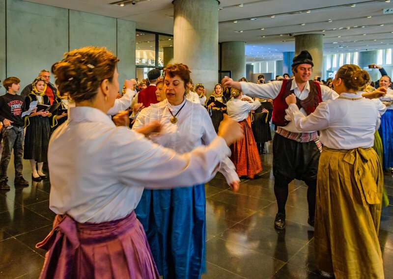 7 Tourist Traps to Avoid in Athens (Travel Guide)