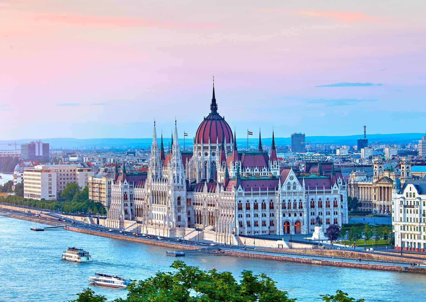 8 Tourist Traps to Avoid in Budapest (Travel Guide) And How To Avoid Them