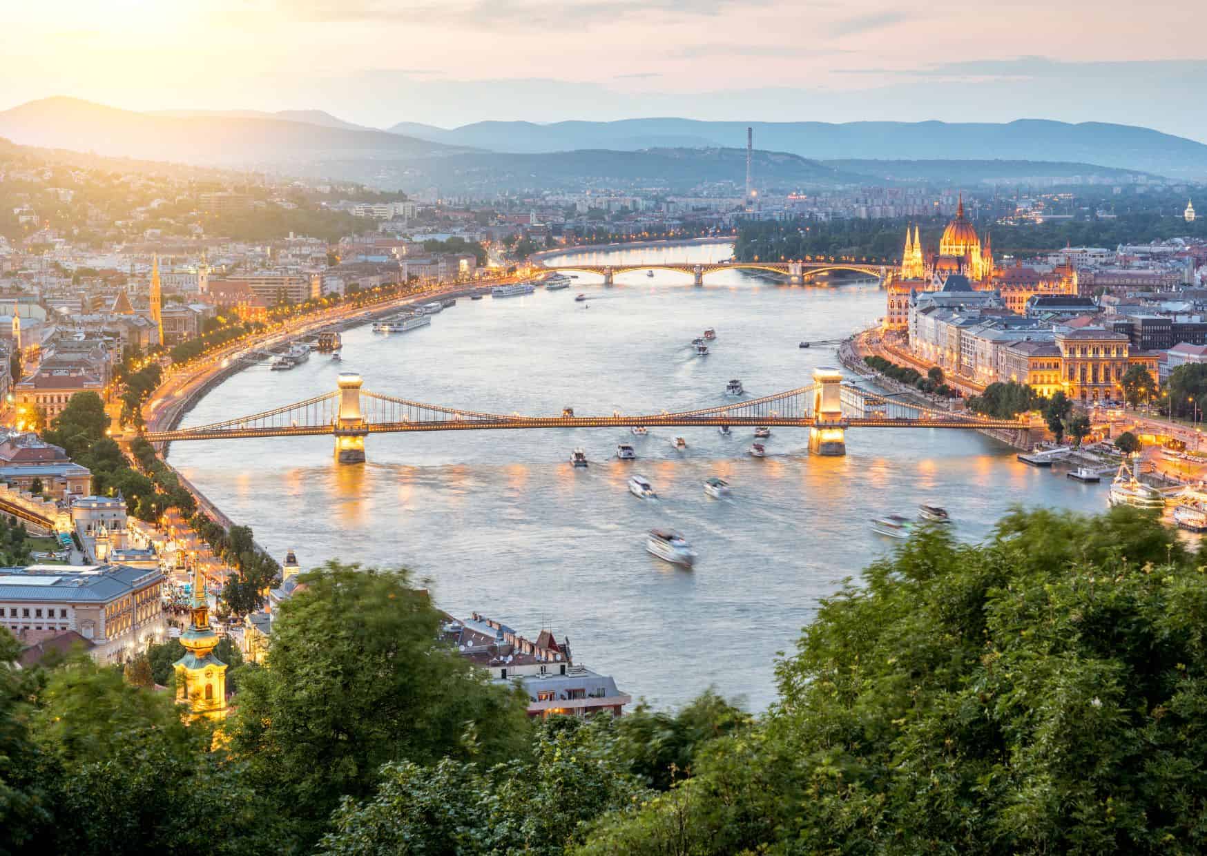 8 Tourist Traps to Avoid in Budapest (Travel Guide) And How To Avoid Them