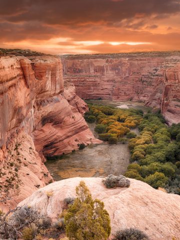 the best alternative to the crowded Grand Canyon is the Canyon de Chelly