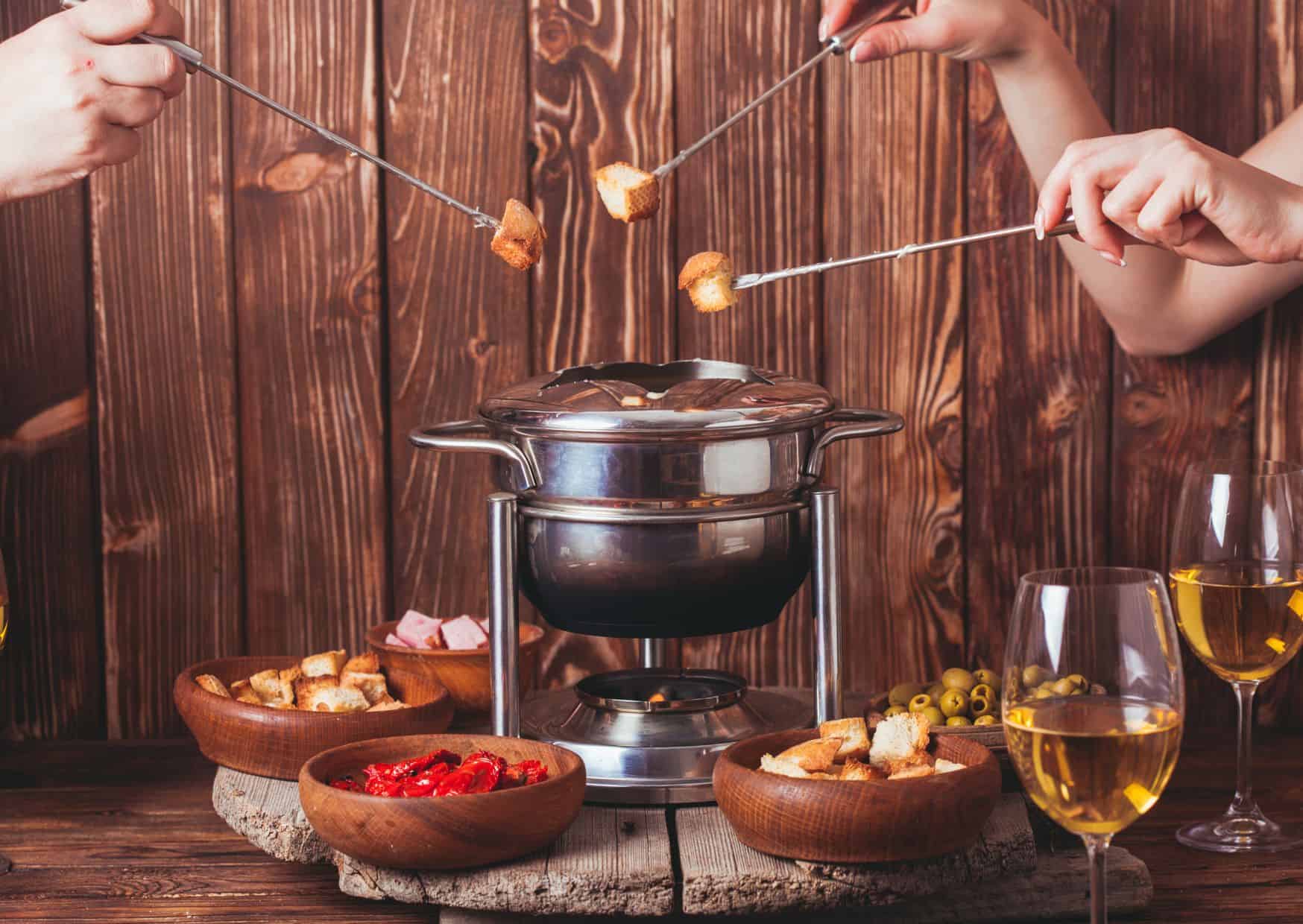 How To Make Cheese Fondue (Recipe Guide) Tips And Calories