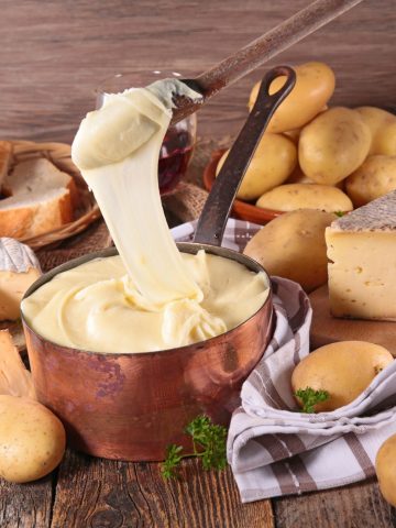 How To Make Cheese Fondue (Recipe Guide) Tips And Calories