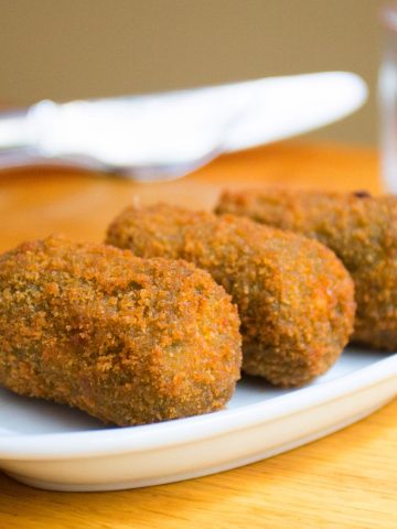 How to Make Croquetas – Authentic Croquetas (Recipe Guide)