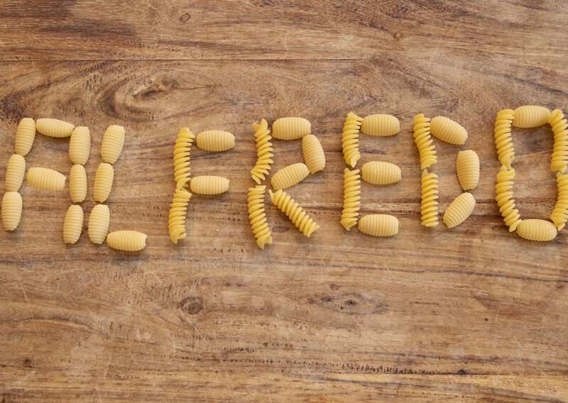 How to Make Fettuccine Alfredo - Authentic Fettuccine Alfredo (Recipe Guide) Tips And Calories